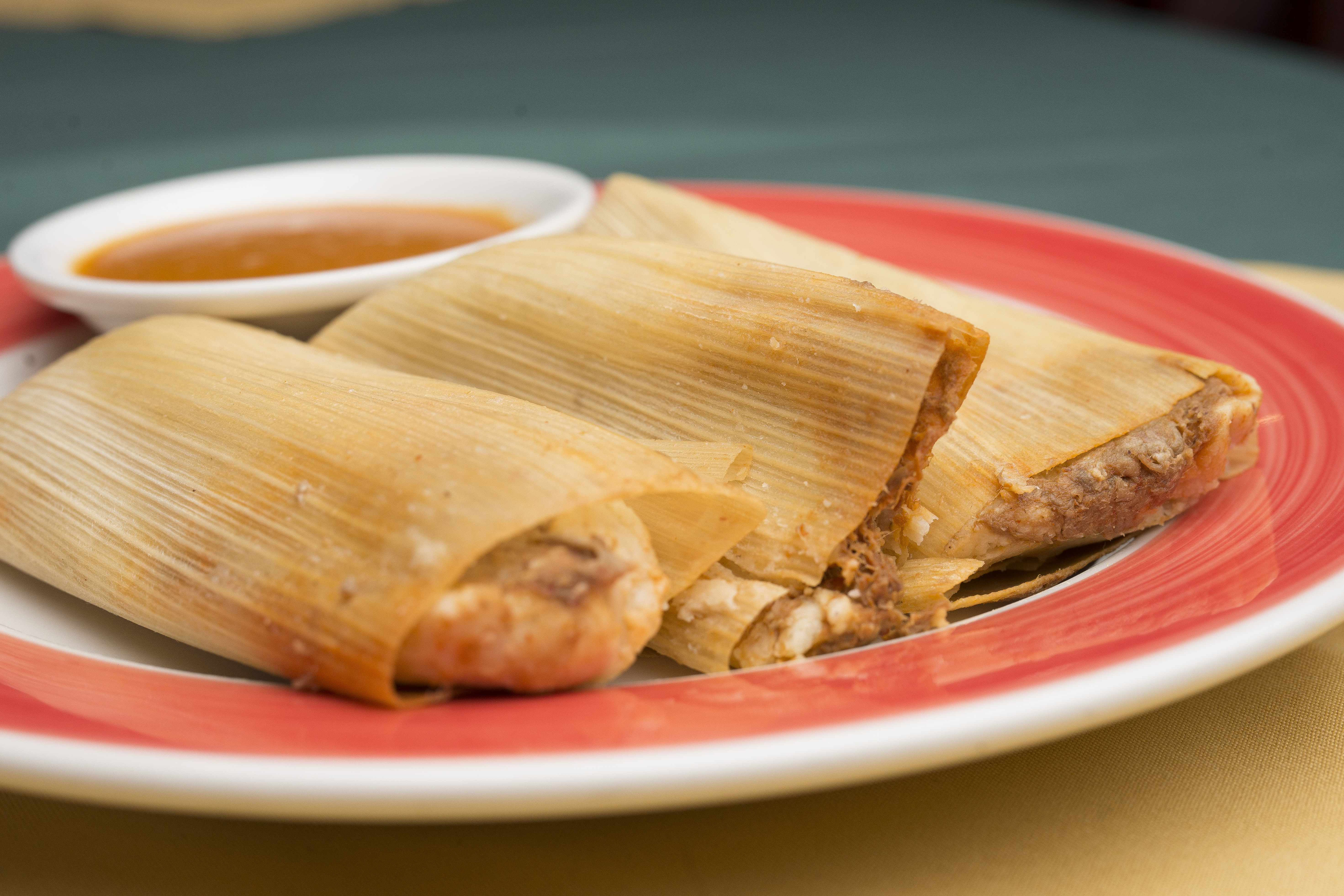 Sizzling shrimp fajita on a skillet with charred lime wedge, bright highlights, and steam rising.