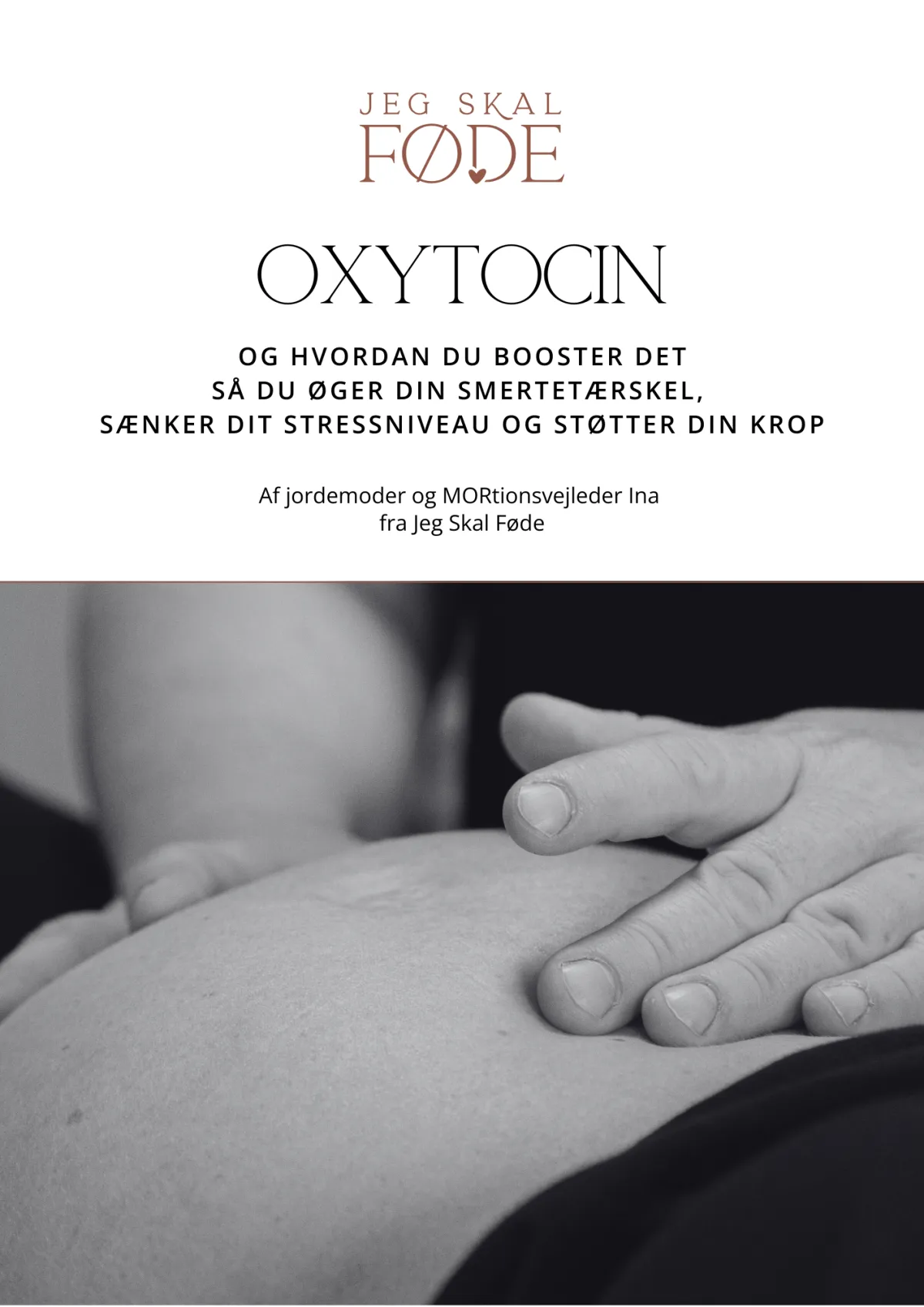 Forside til e-bog om oxytocin med et sort hvid billede af hænder, der mærker på en gravid mave.