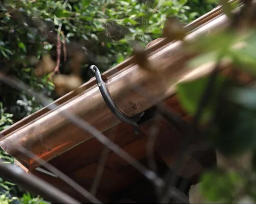 rain gutter installer