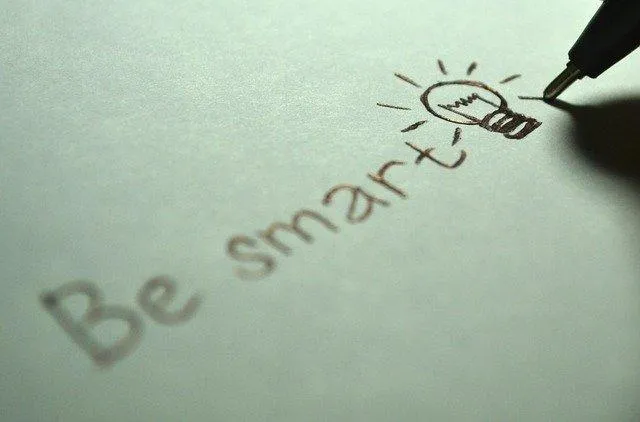 Be Smart' sign representing Krav Maga LKN’s focus on mindset and decision-making in real-world situations.