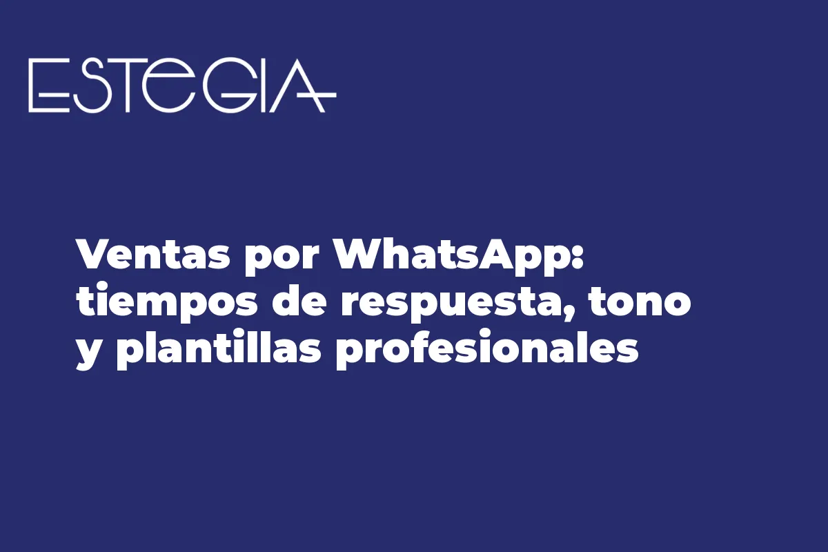 Dueña de pyme mexicana respondiendo mensajes de ventas en WhatsApp con plantillas profesionales