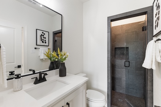 Bright secondary bathroom professionally staged by Model My Home to highlight space and design—Dallas Fort Worth home staging experts.