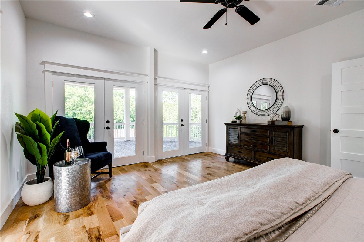 Spacious bedroom with a sitting area