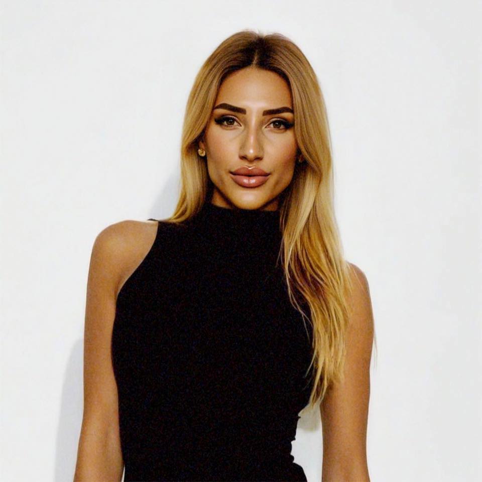 Portrait of Mary Daniella Nagy, permanent make-up artist