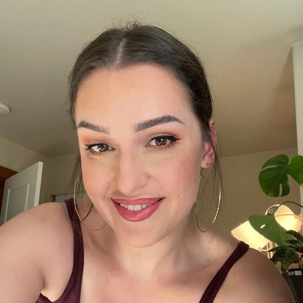 Portrait of Mary Daniella Nagy, permanent make-up artist