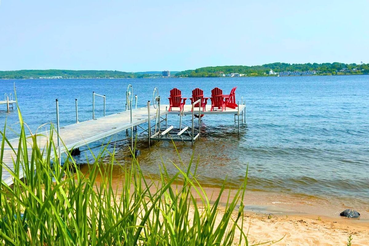 Bayside: Georgian Bay Beach Cottage in Midland