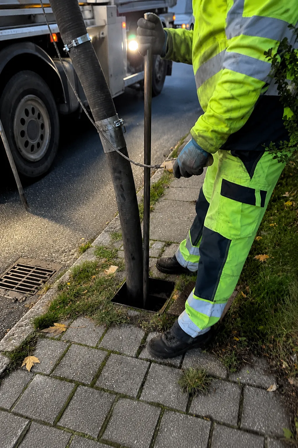  Hydro Excavation