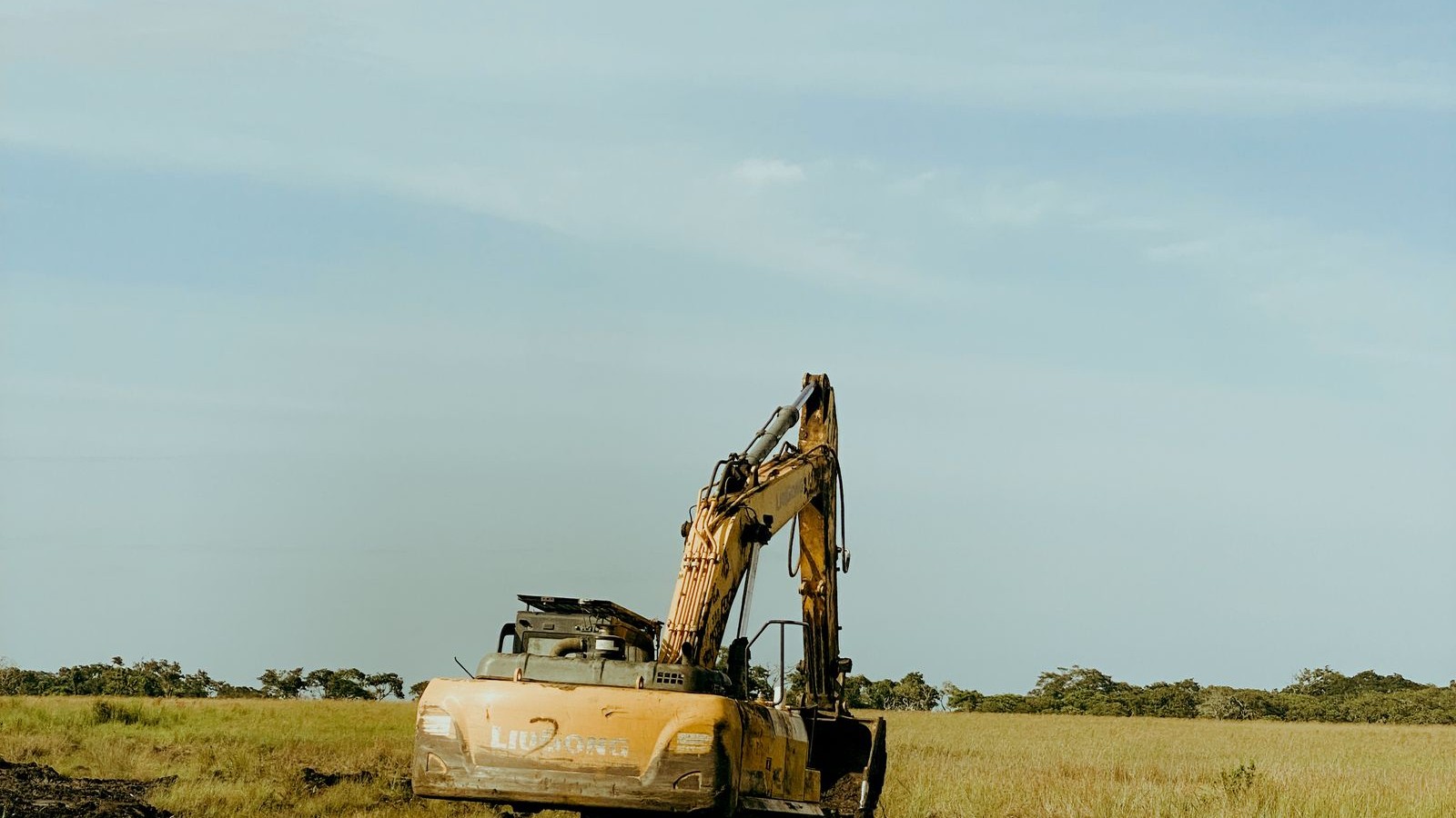 7 Red Flags in an Excavation Quote — and the License and Insurance Questions to Ask Before You Sign
