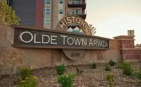 Elevated deck with pergola overlooking mountains in Candelas