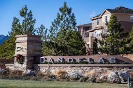 : Elevated deck with pergola overlooking mountains in Candelas