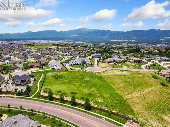 Cedar deck with child-safe railings in Briargate neighborhood
