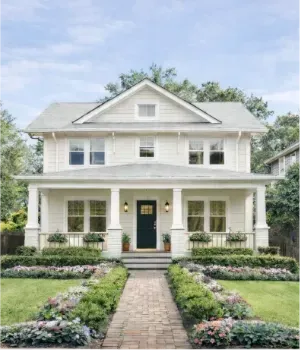 Well-maintained Houston home with manicured lawn and professional landscaping by Strong Landscaping