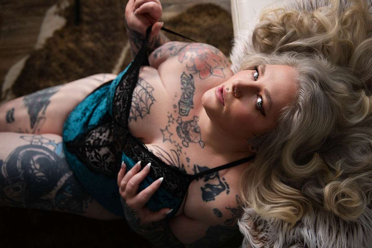 TOP OFF YOUR LOOK AT THESE 9 INDIANAPOLIS NAIL SALONS FOR BOUDOIR, BIG MOMENTS & EVERY DAY BEAUTY