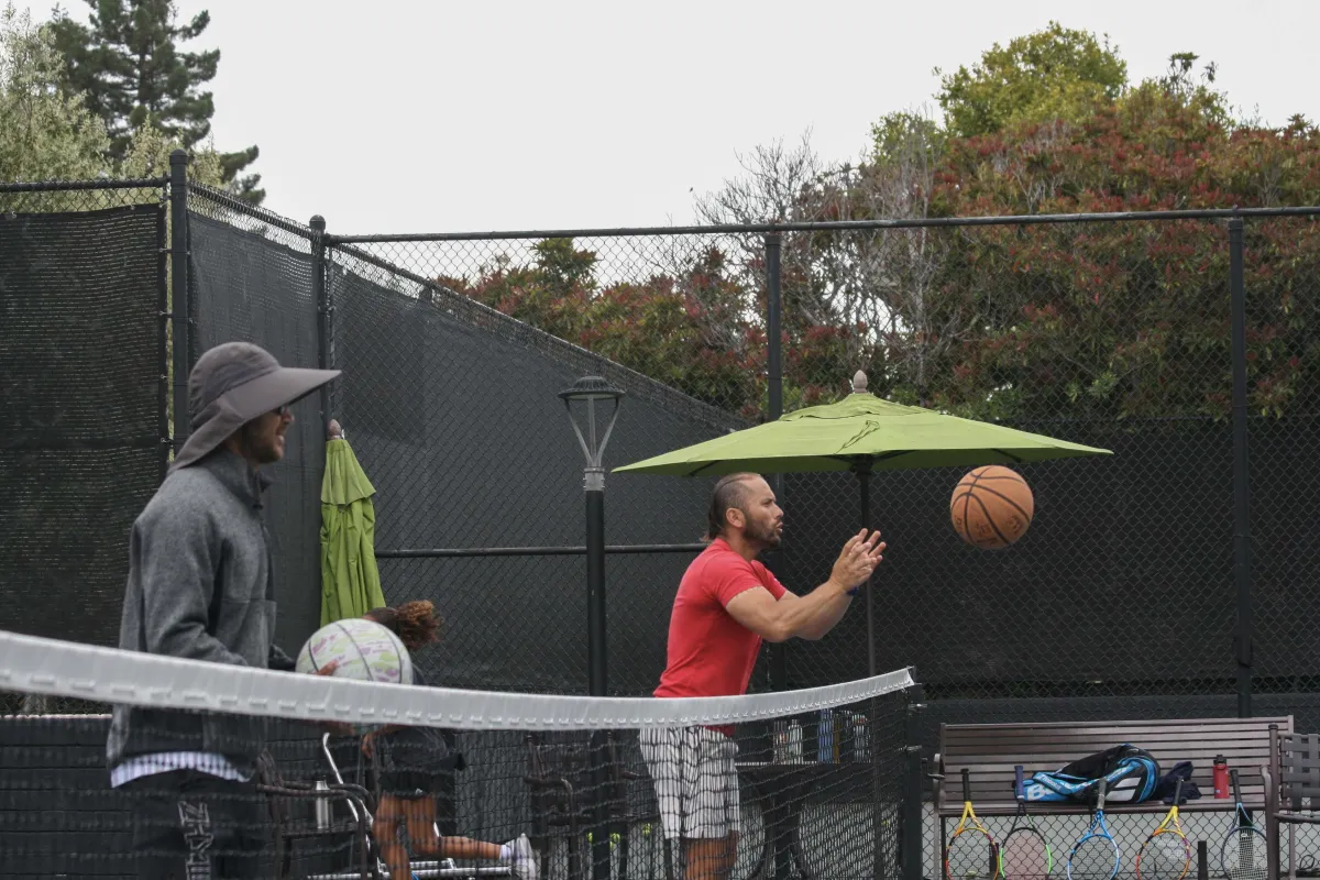 How Santa Clara’s Mild Evenings Make After-Work Tennis Lessons Surprisingly Popular