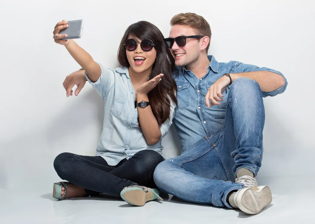 A black woman wearing a light pink shirt and a person who appears to be a white male wearing a beige sweater are creating connection in their relationship on a date night.
