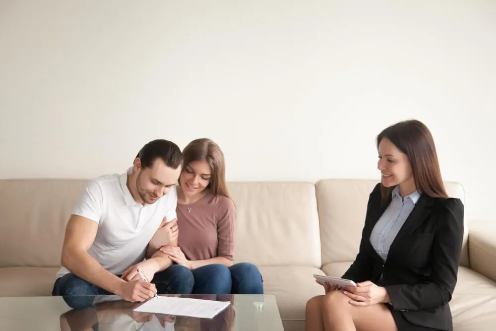 Agent assisting couple for their marketplace verification