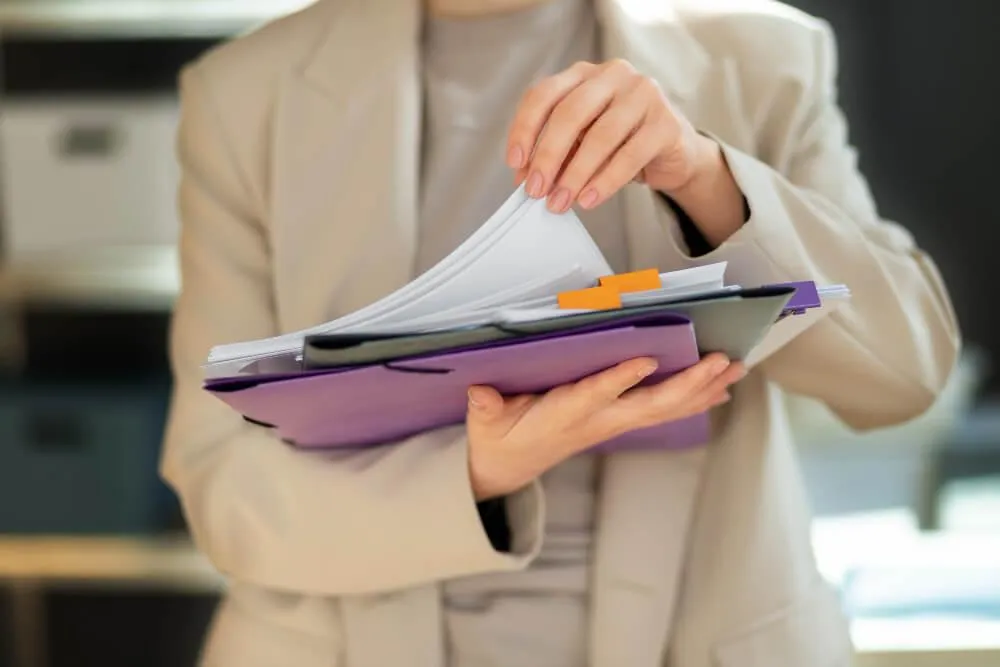 agent gathering the right document