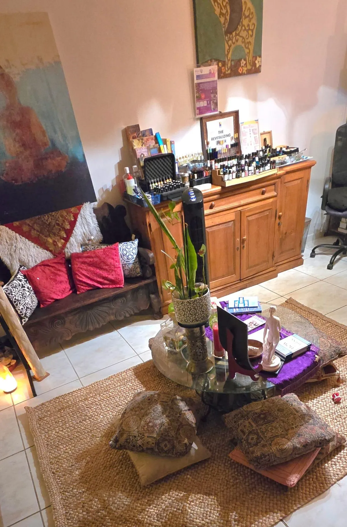 Explore 200 essential oils and DIY your own creation