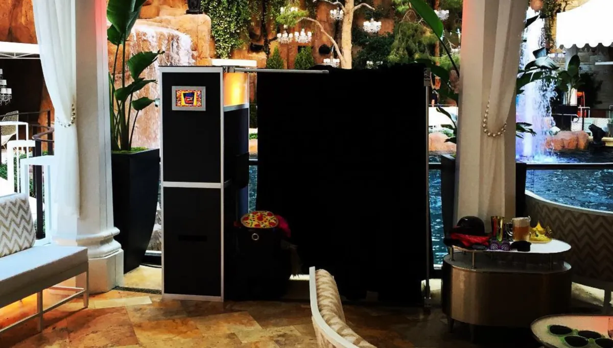 Las Vegas trade show activations Las Vegas convention entertainment Trade show photo booth Las Vegas Convention photo booth Las Vegas Experiential marketing Las Vegas Booth engagement ideas Lead generation activations Trade show attendee engagement