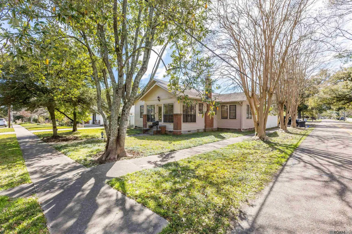 Baton Rouge Concrete builds and installs driveway