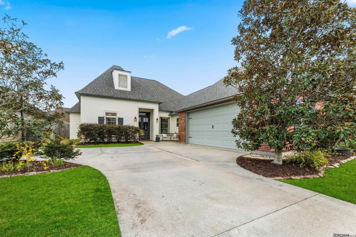 Baton Rouge Concrete builds and installs driveway