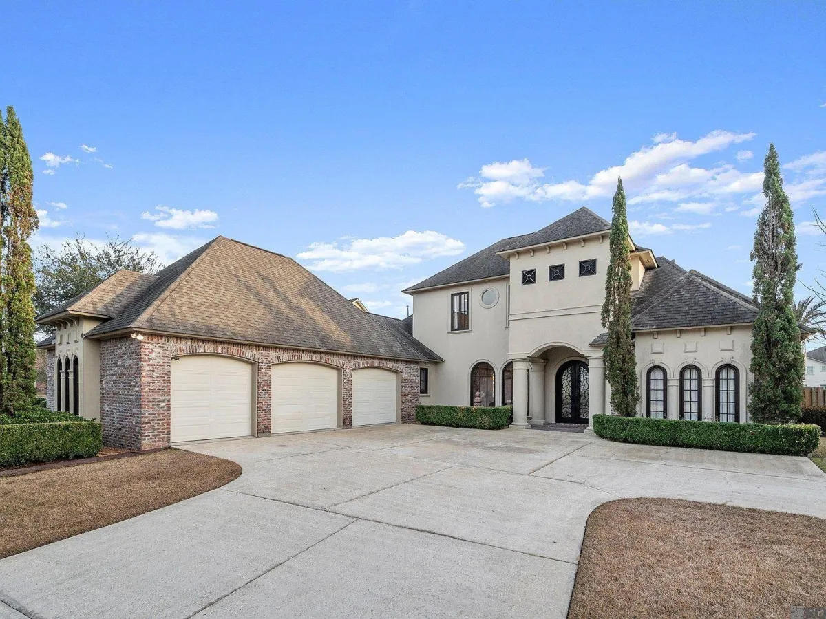 Baton Rouge Concrete builds and installs driveway