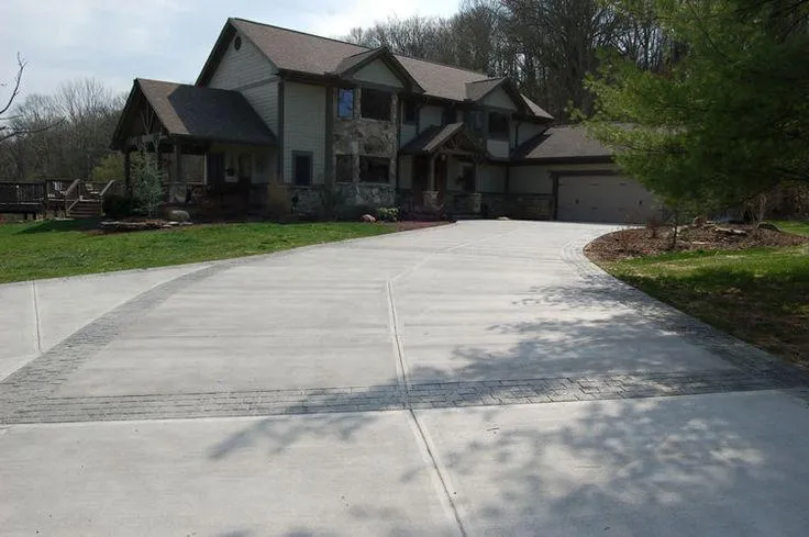 Baton Rouge Concrete builds and installs Driveway