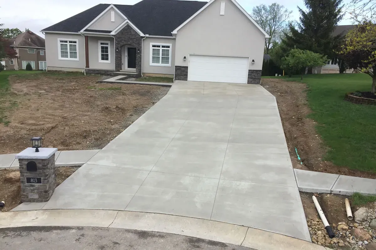 Baton Rouge Concrete builds and installs Driveway