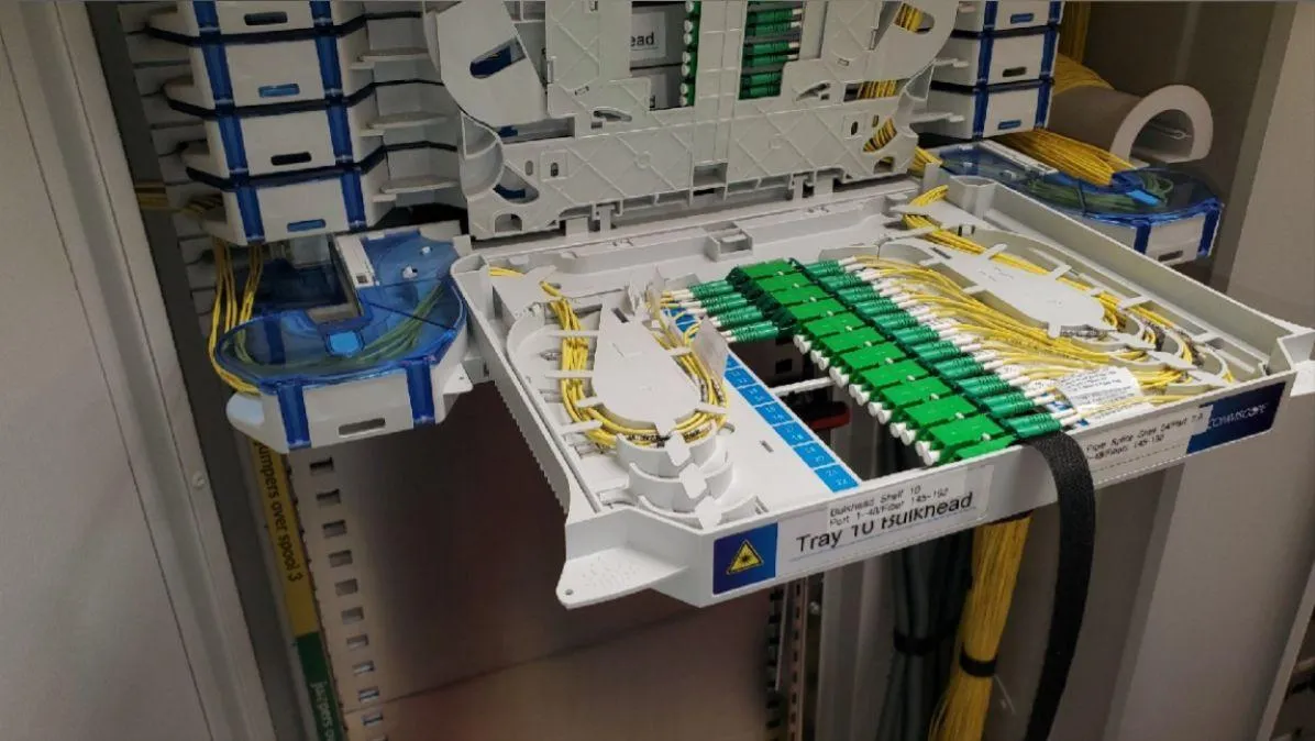 white and gray cable