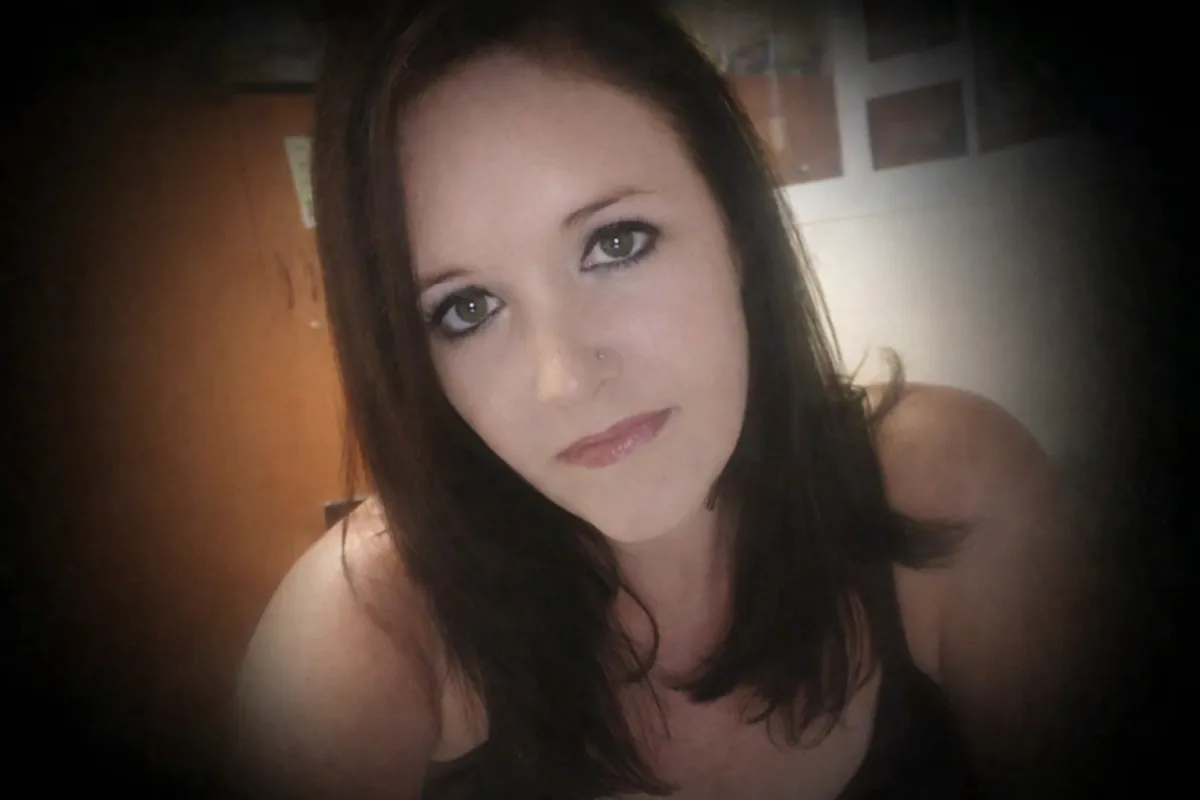 Casino resort showroom style performance featuring Elijah Edwards, a clean comedy hypnotist and modern mental comedy headliner built for premium venues and destination entertainment.