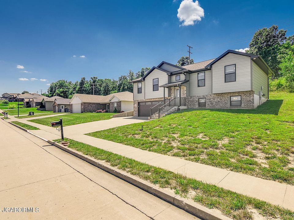 Jefferson Concrete builds and installs driveways
