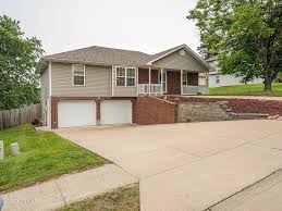 Jefferson Concrete builds and installs driveways