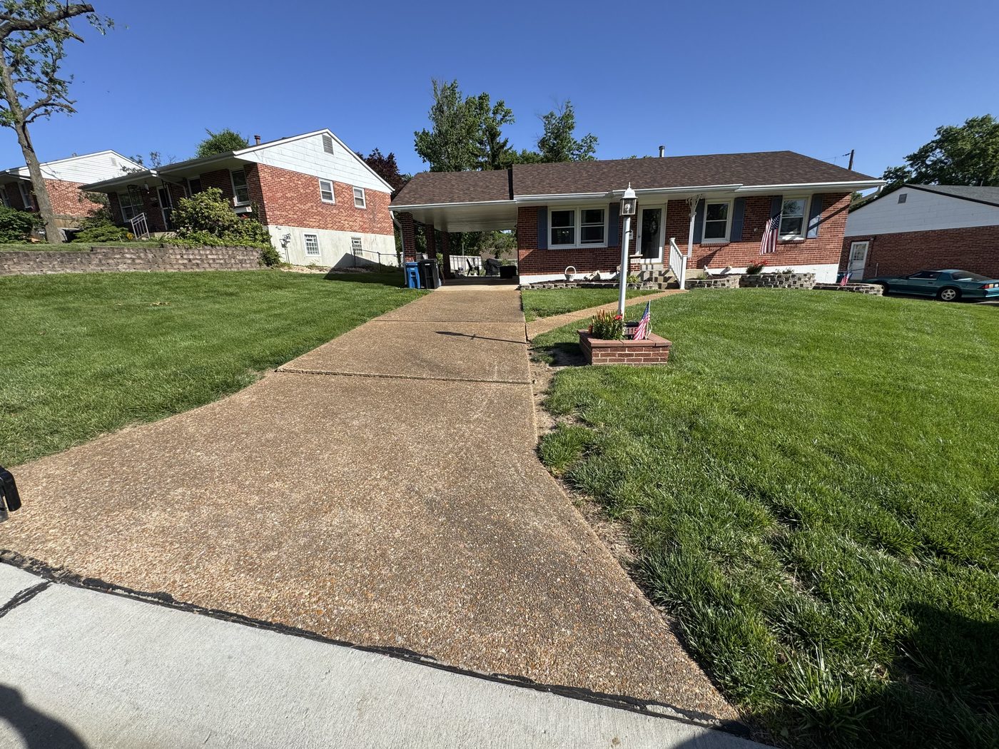 Jefferson Concrete builds and installs driveways