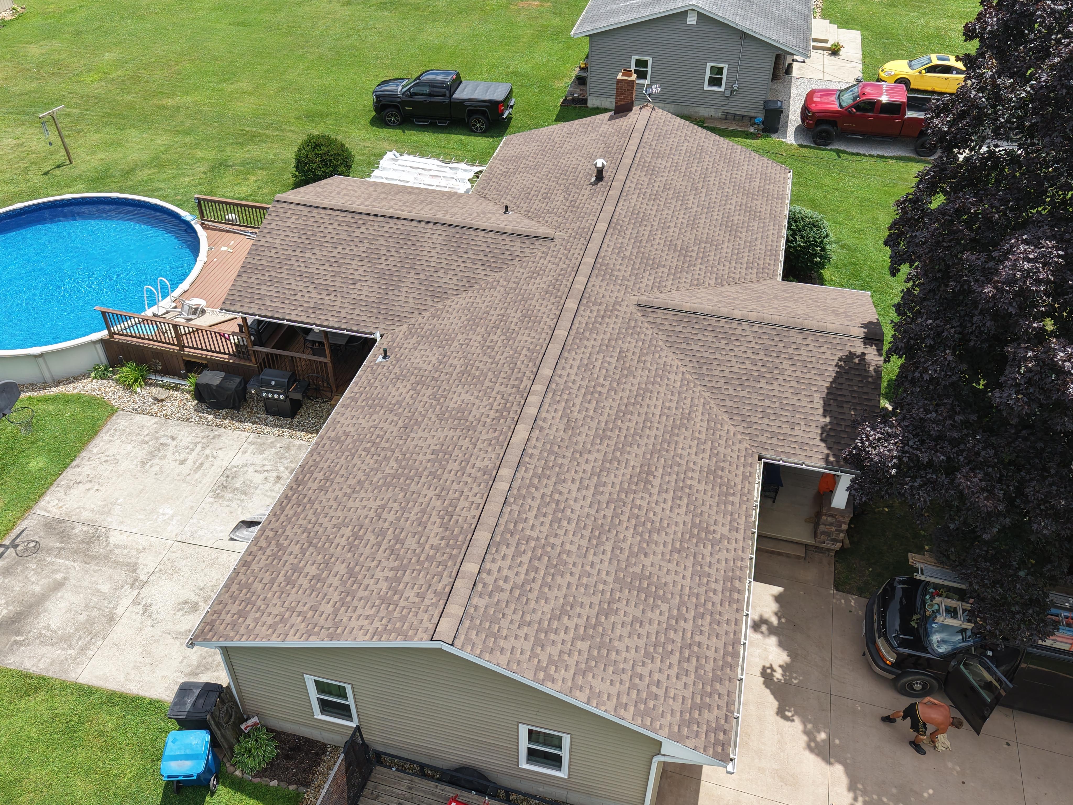 A newly installed lifetime architectural style shingle installed on a Mansfield Ohio home by Weikles Roofing.