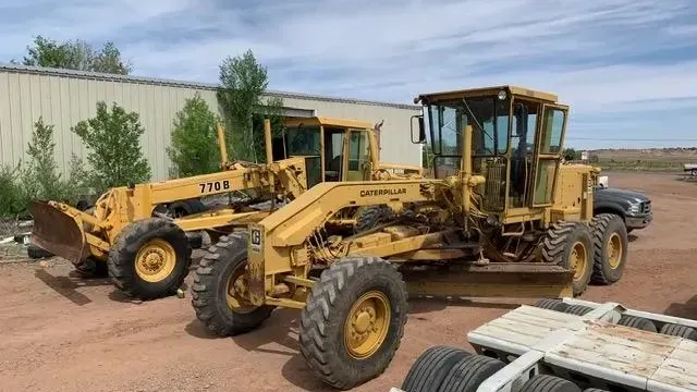 Heavy equipment - 2 graders