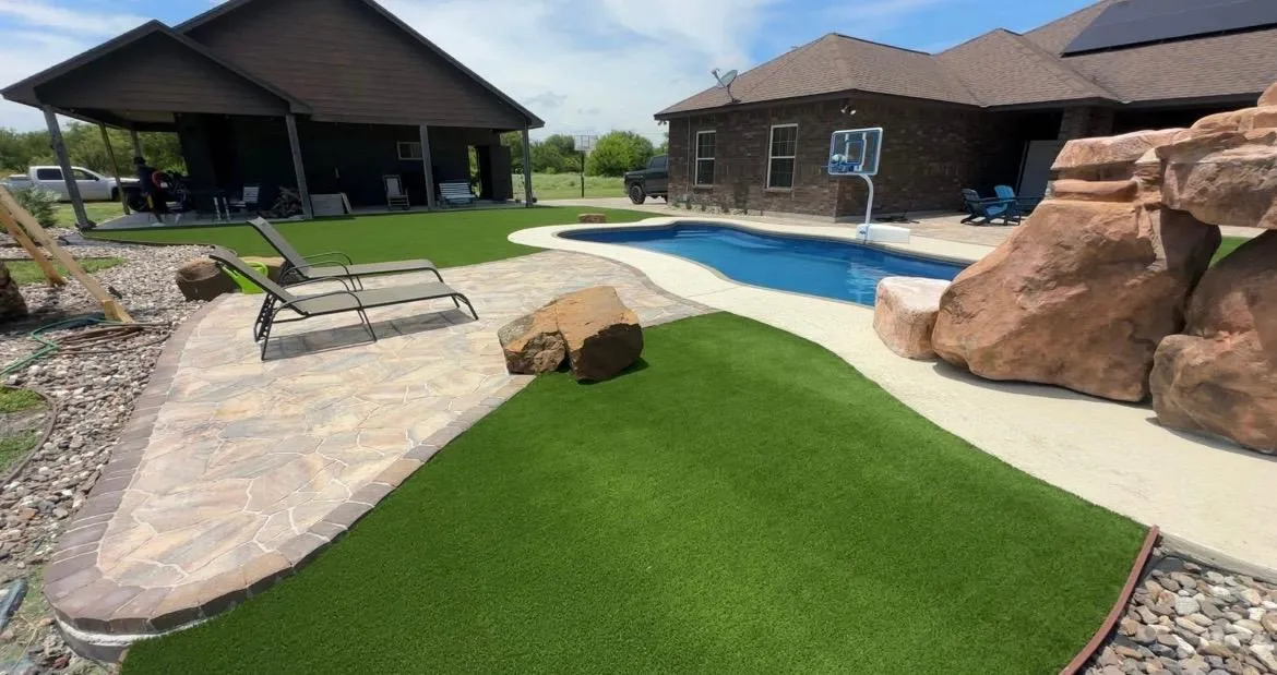 Artificial Turf & Stone Border