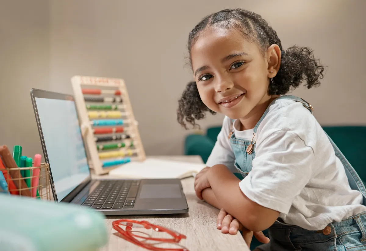 e-learning-portrait-and-child-with-mockup-laptop