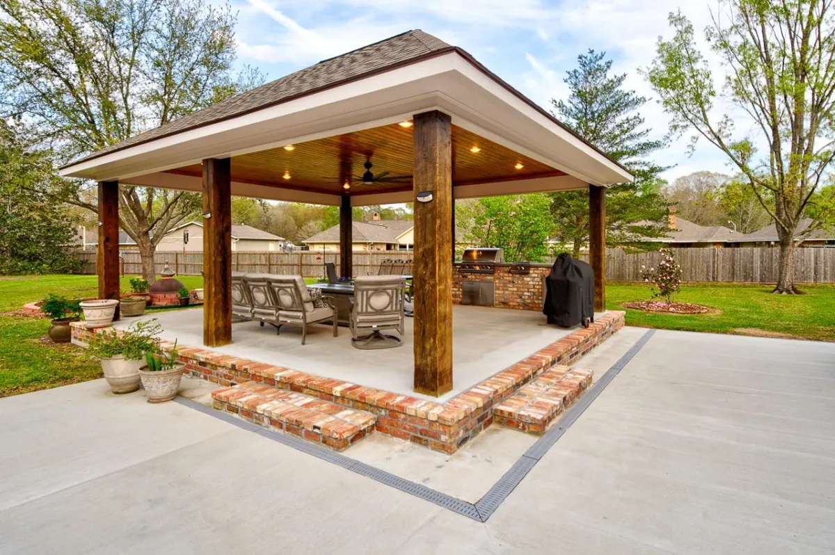 Dallas Concrete builds and installs Patio