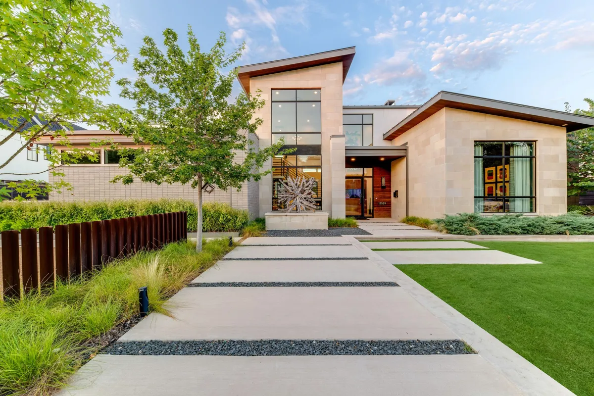 Dallas Concrete builds and installs Driveway