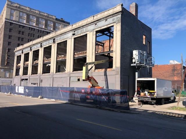 2900 Cass façade with lifts during stabilization work