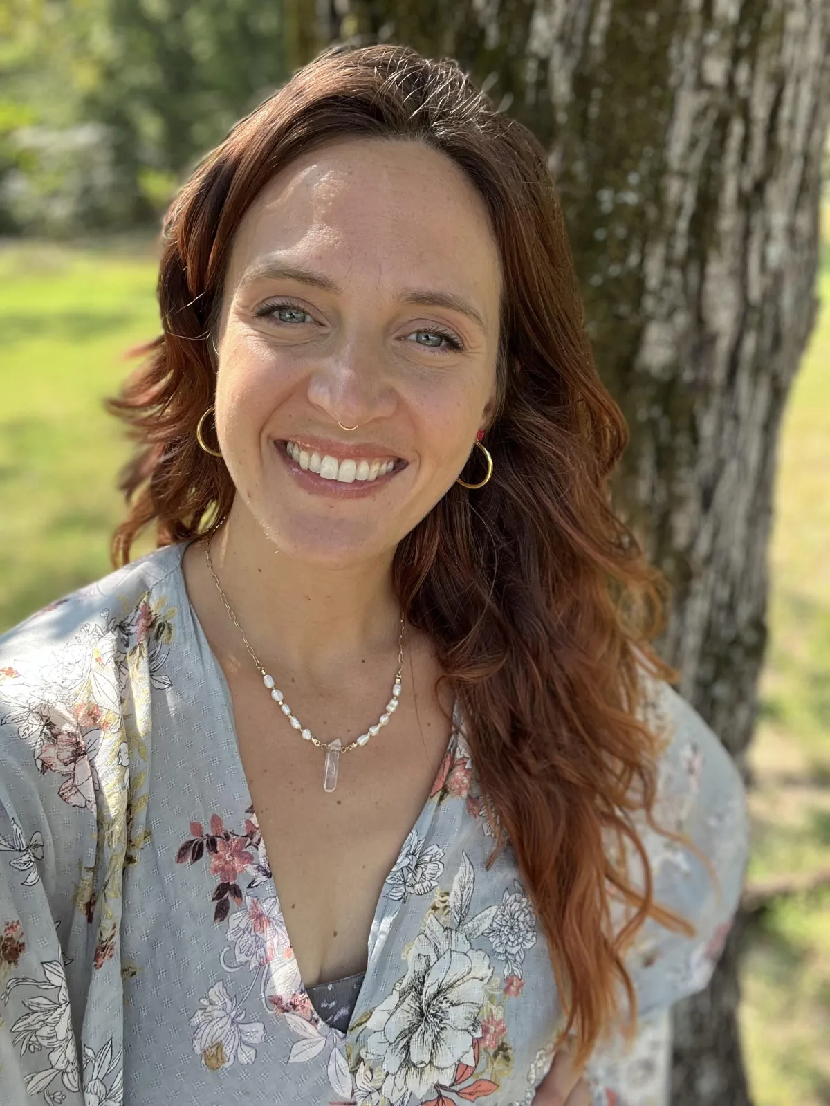 Portrait of Jessica Lewis, natural medicine expert and coach