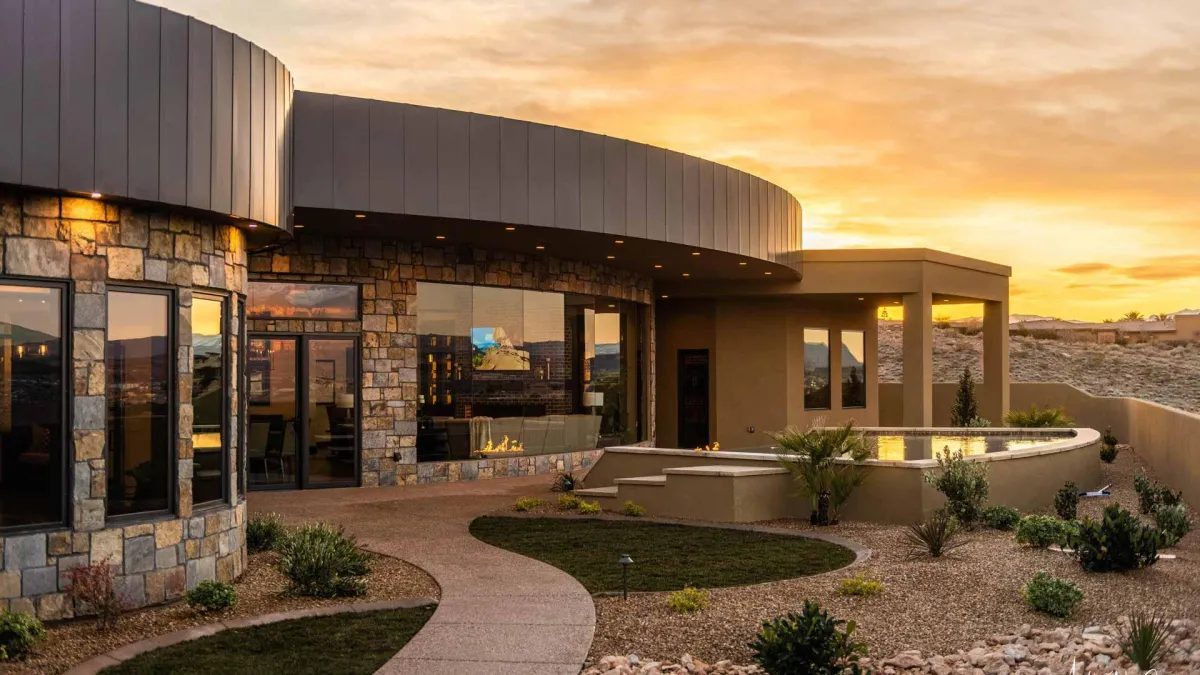 Composite re-decking with custom railings in Bella Horizon