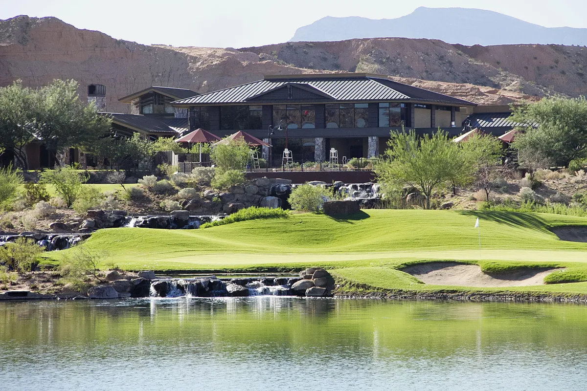 Covered patio and outdoor grill station in Sun City Mesquite