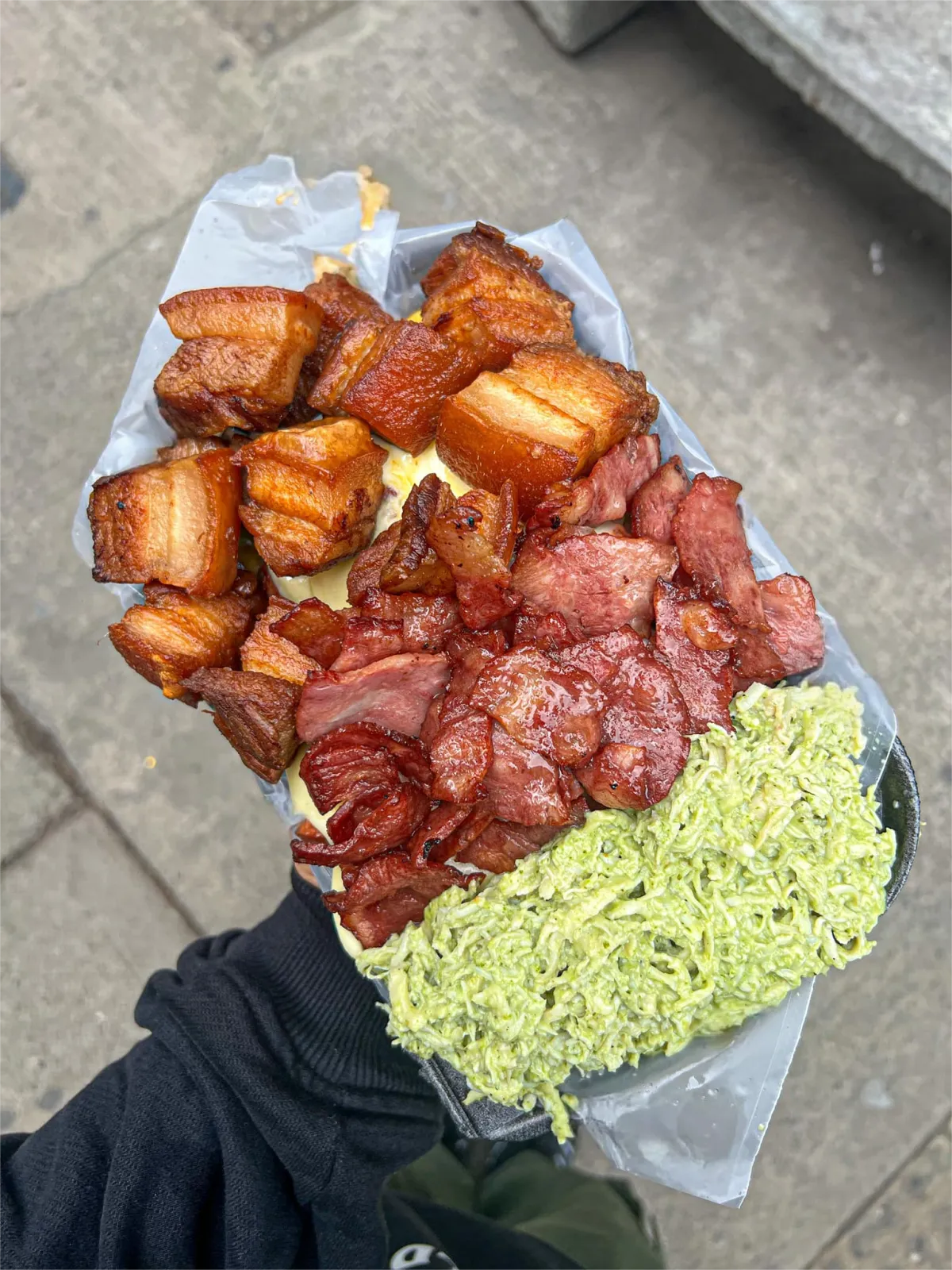 Ensalada fresca con proteína a la parrilla