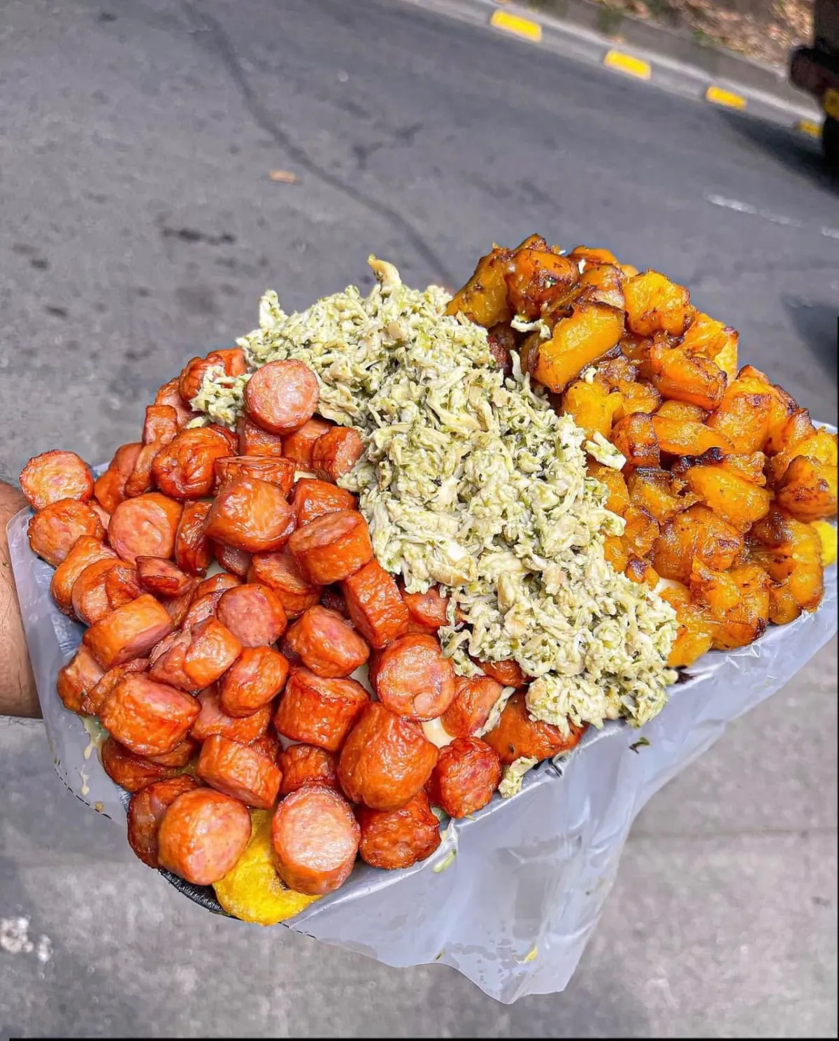 Brochetas de pollo a la parrilla con vegetales