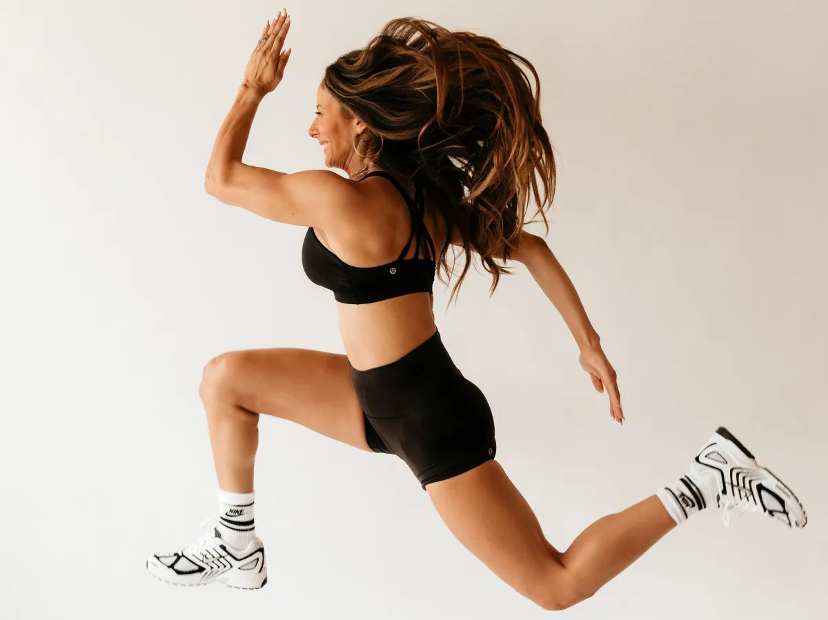 black and gray microphone stand