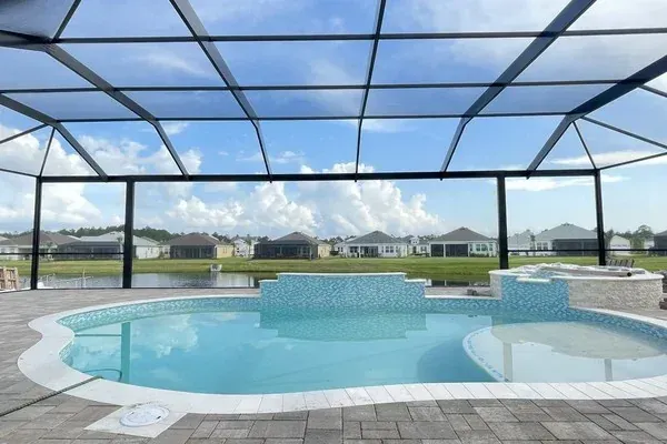 Screen Enclosures in Latitude Margaritaville Watersound: What New Homeowners Should Know