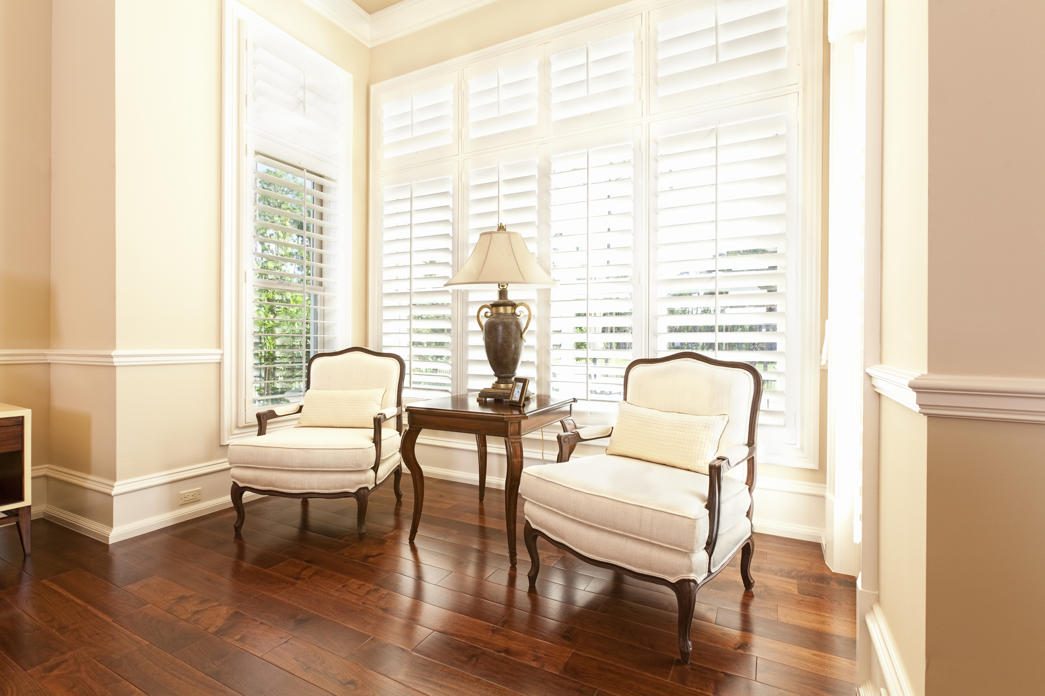 Easy plantation shutters cleaning for neat and polished window treatments
