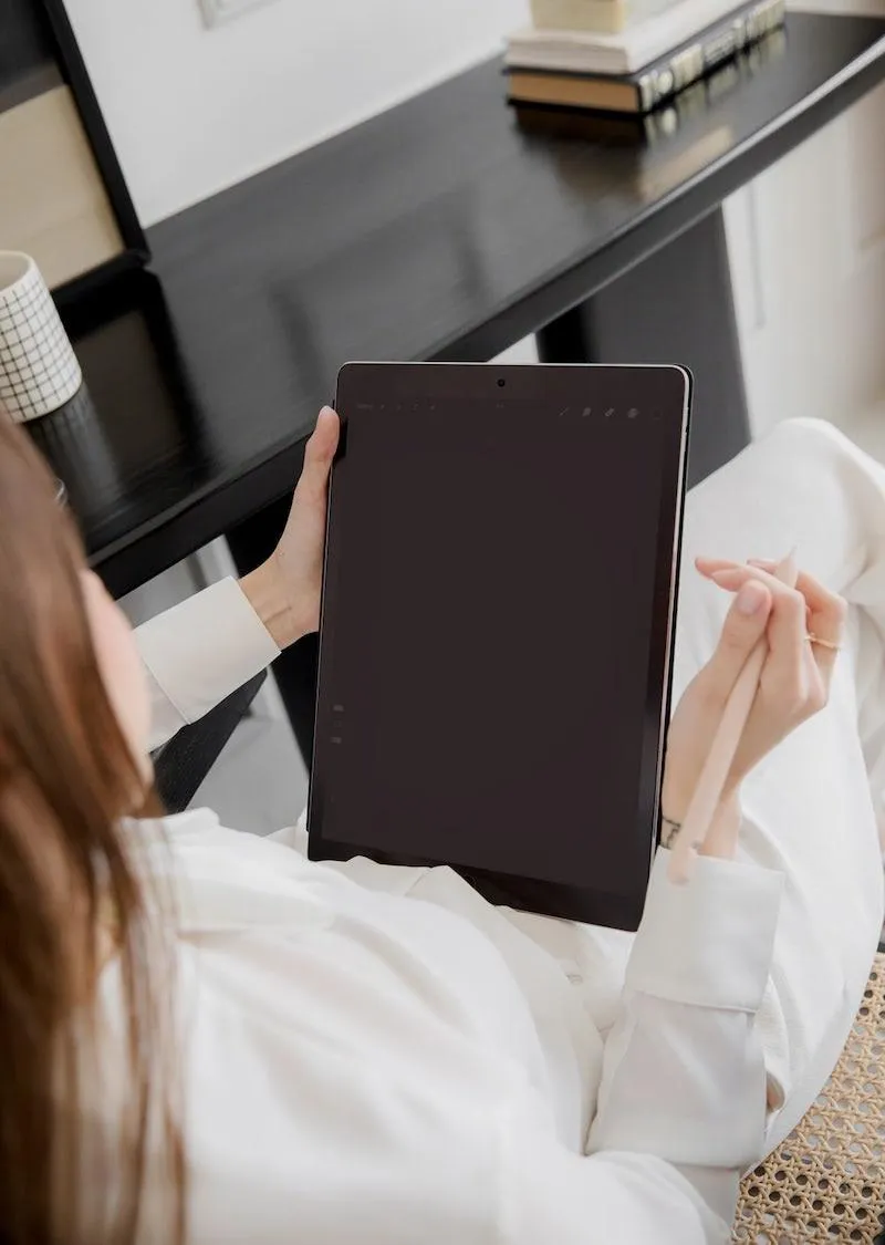 frau mit ipad