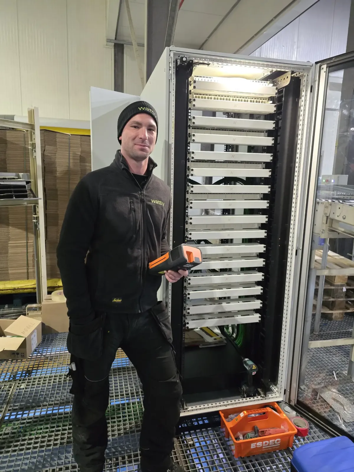 Wattly uw betrouwbare expert op vlak van elektriciteit. Wij hebben alle nodige opleidingen en attesten gevolgd om u huis veilig inorde te brengen